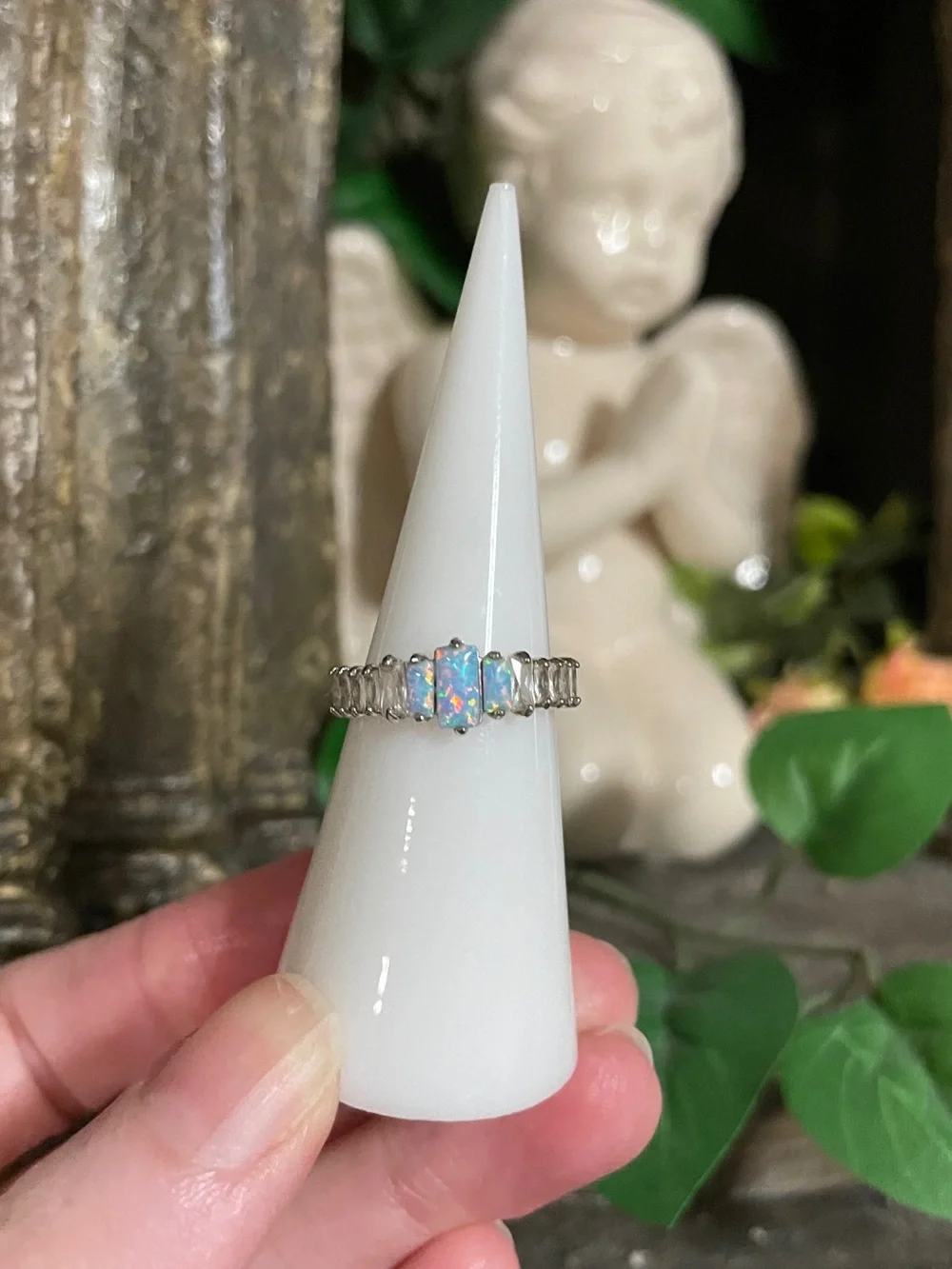 Opalescent Oval Sterling-Style Ring in White Iridescent